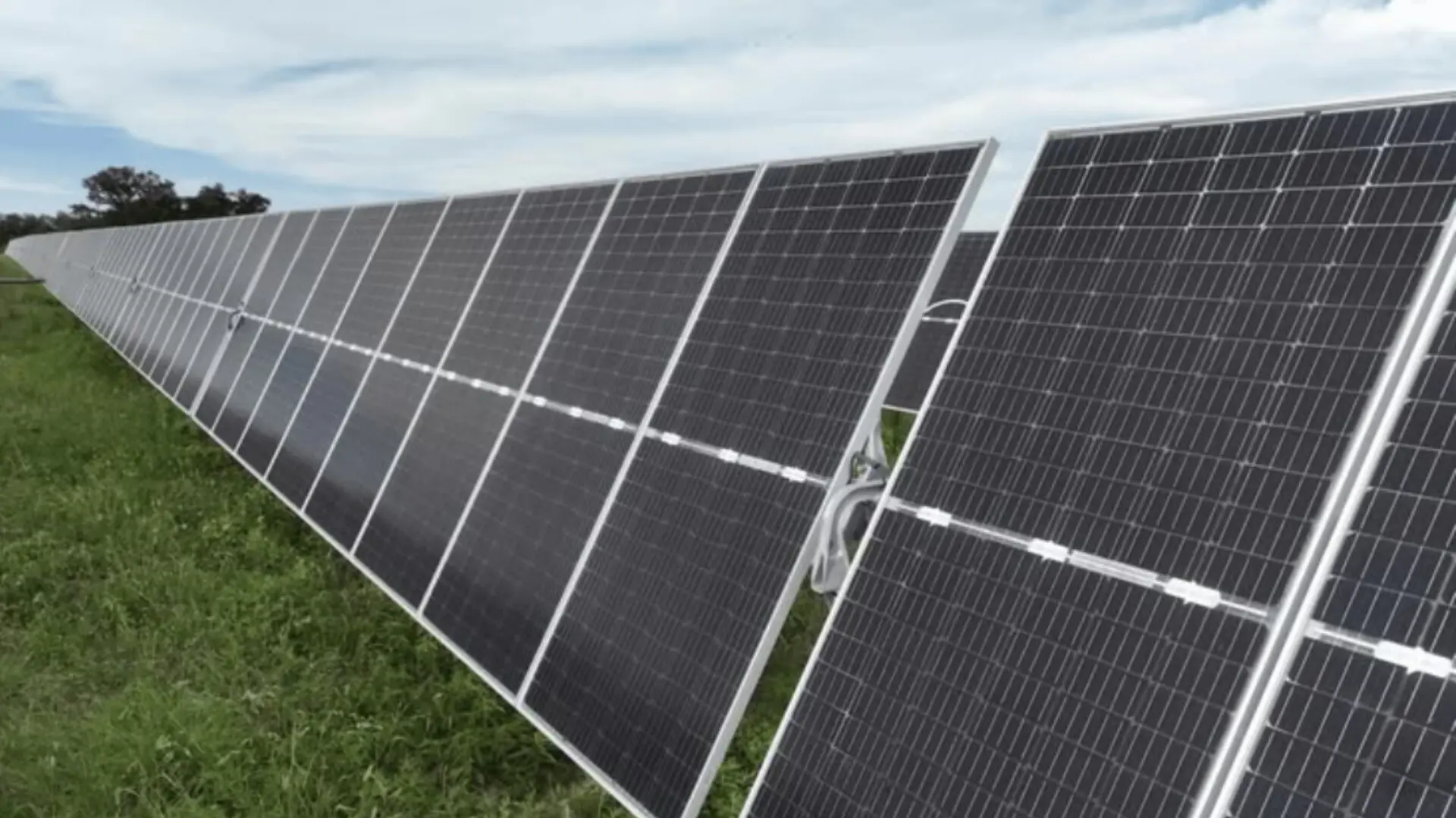 8c2760ce-663d-474f-ae6d-4b249ad12a46-Solar-Panel-Performance-Humid-Climate.webp