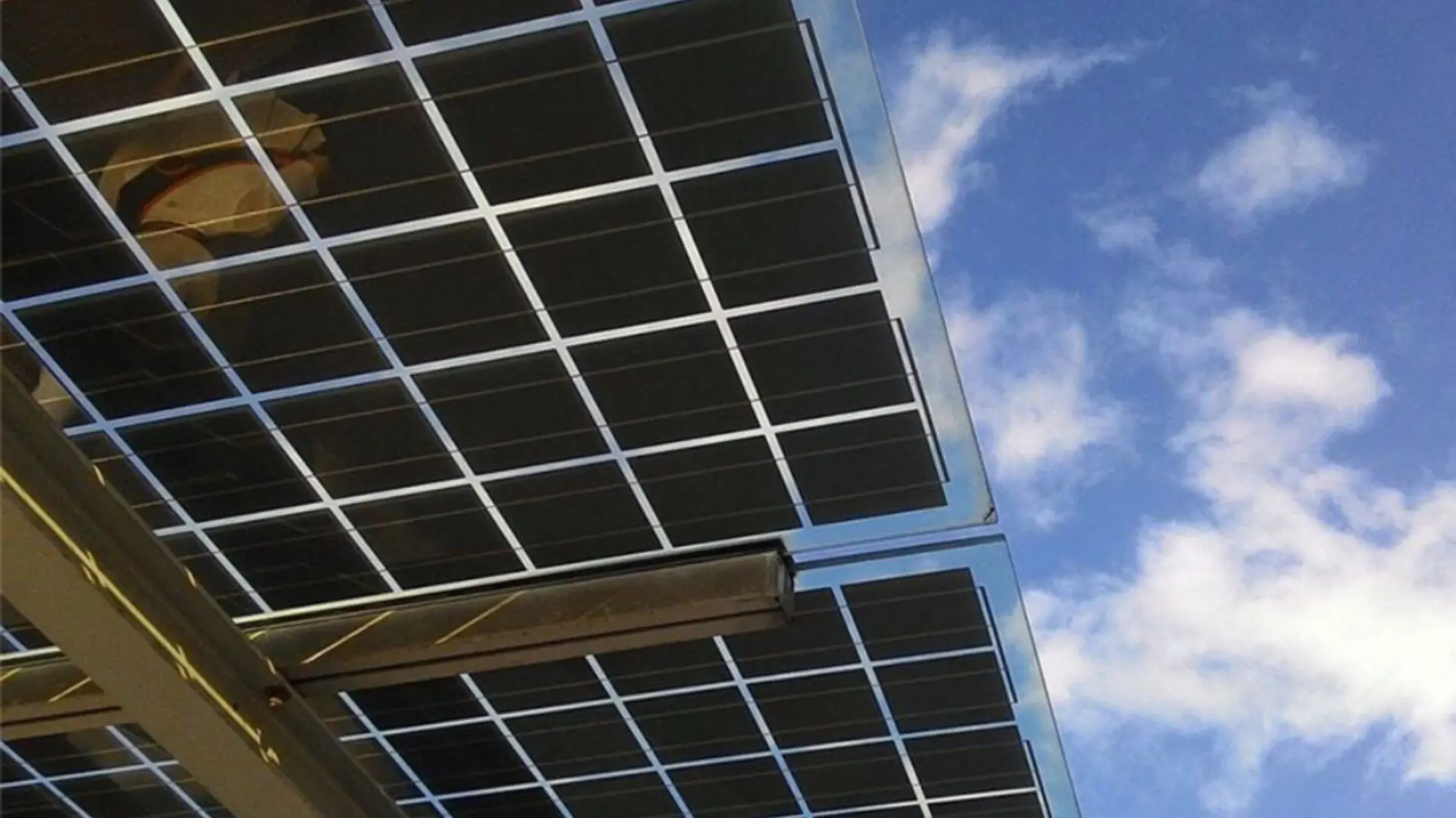 aba72343-1816-45af-afc5-d6b766b1a240-Bifacial-solar-panel.webp