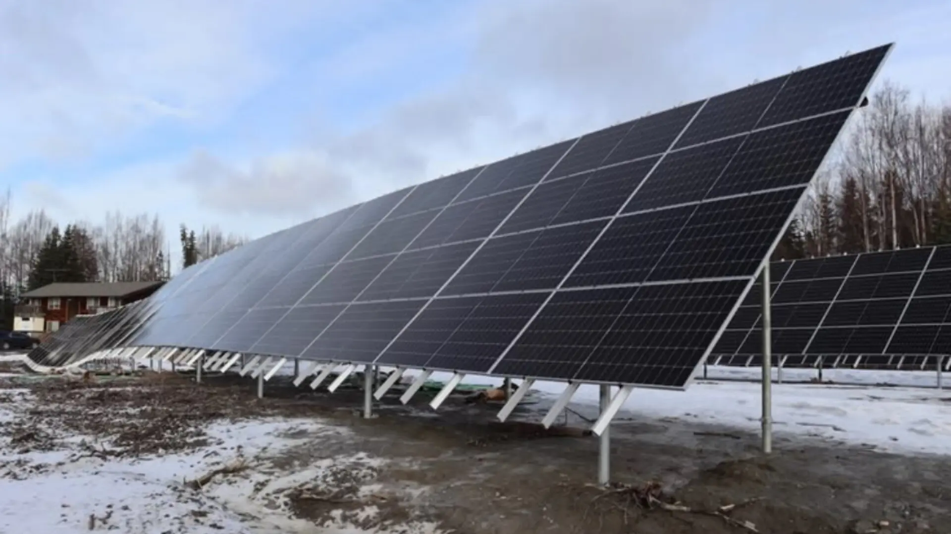 b5f1274d-e3a7-4837-9d08-2ceebe4ac89b-Solar-Panel-Performance-Cold-Climate.webp