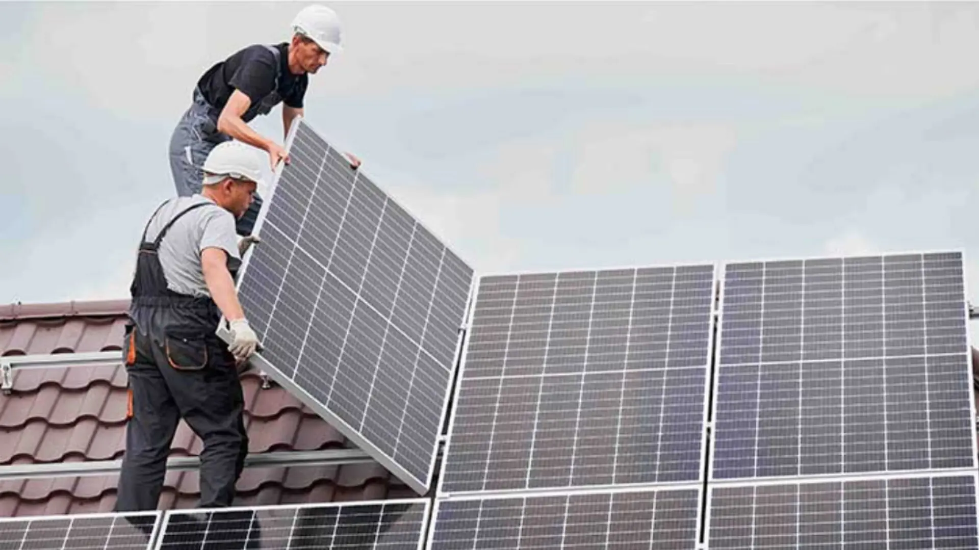 ef5f2683-0e3e-4019-8b68-43d655f39968-Polycrystalline-Solar-Panel-Installation.webp